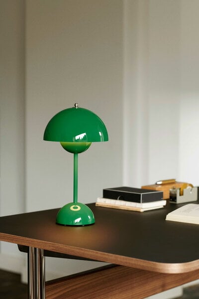 Lighting, Flowerpot VP9 portable table lamp, signal green, Green Lighting, Flowerpot VP9 portable table lamp, signal green, Green